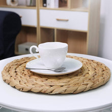 Load image into Gallery viewer, SUEH DESIGN Set of 6 Round Woven Placemat, Water Hyacinth Weave Placemat, Heat-Resistant Non-Slip Woven Handmade Placemat 30CM